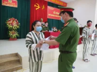 Người được đặc xá có đương nhiên được xóa án tích hay không?